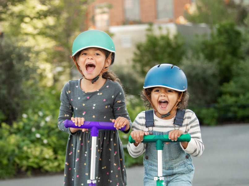 Kids helmets outlet and pads