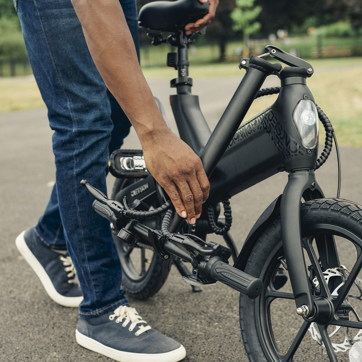 handlebar being folded down on haze electric bike