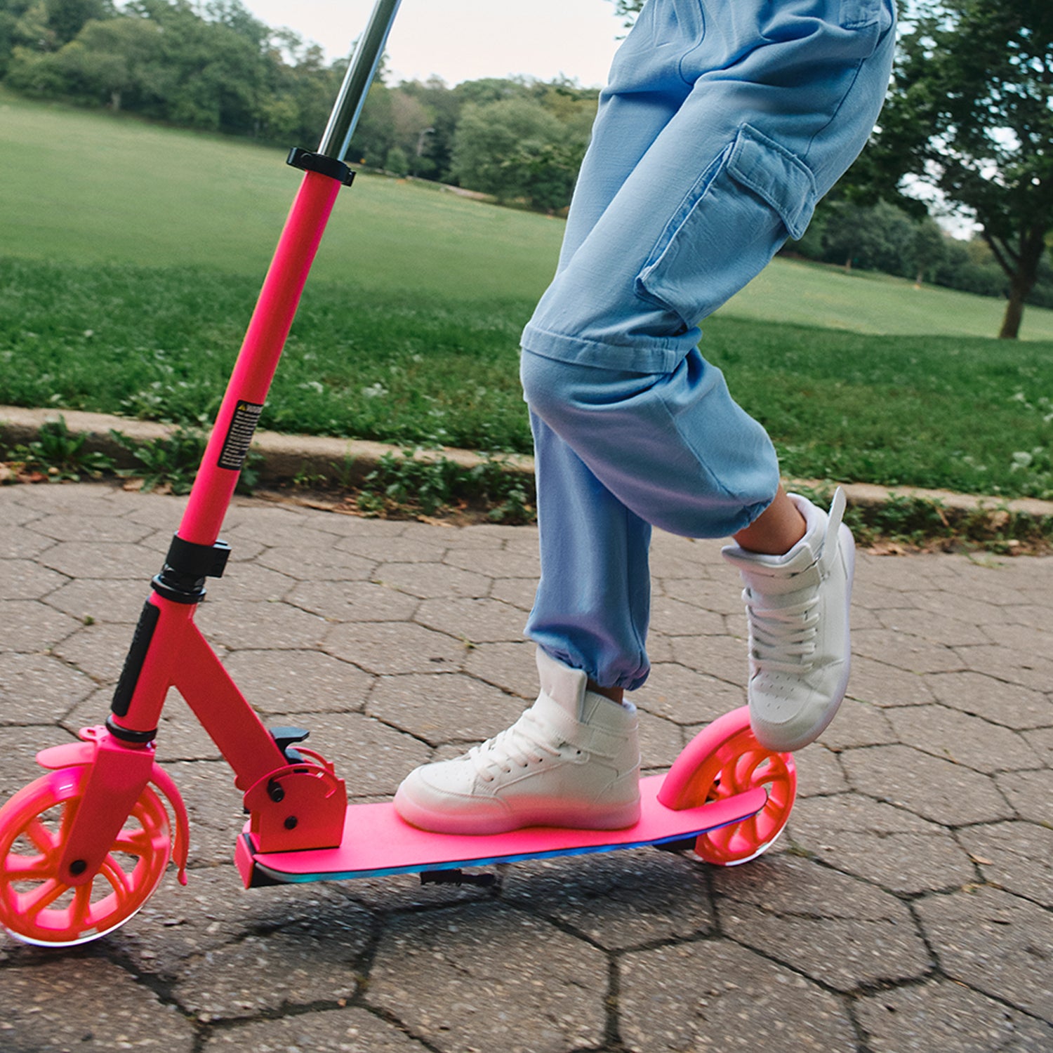 Highlight Motion-Powered Light-Up Scooter