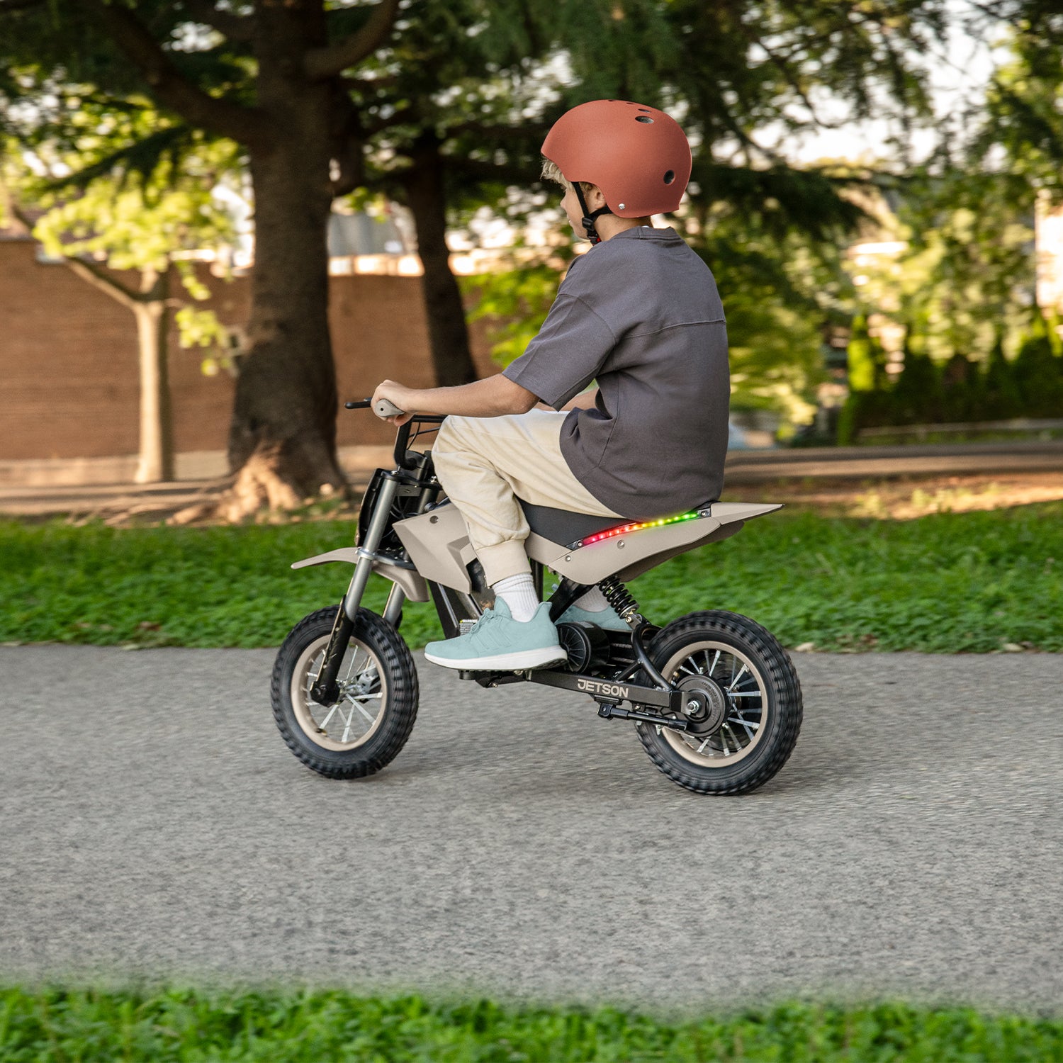 young kid riding horizon x bike