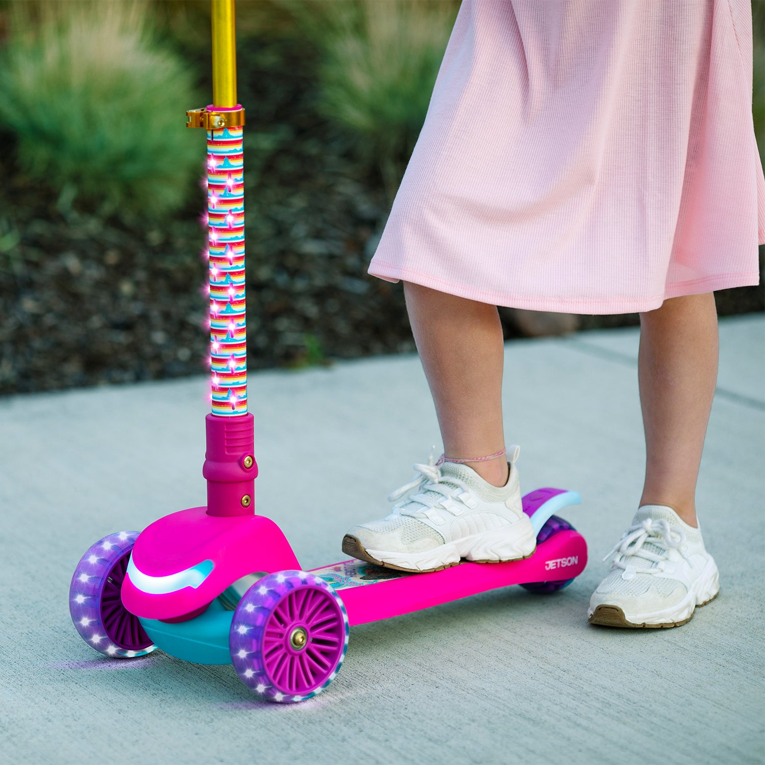 close up of the light up stem and wheels on the disney princess kick scooter
