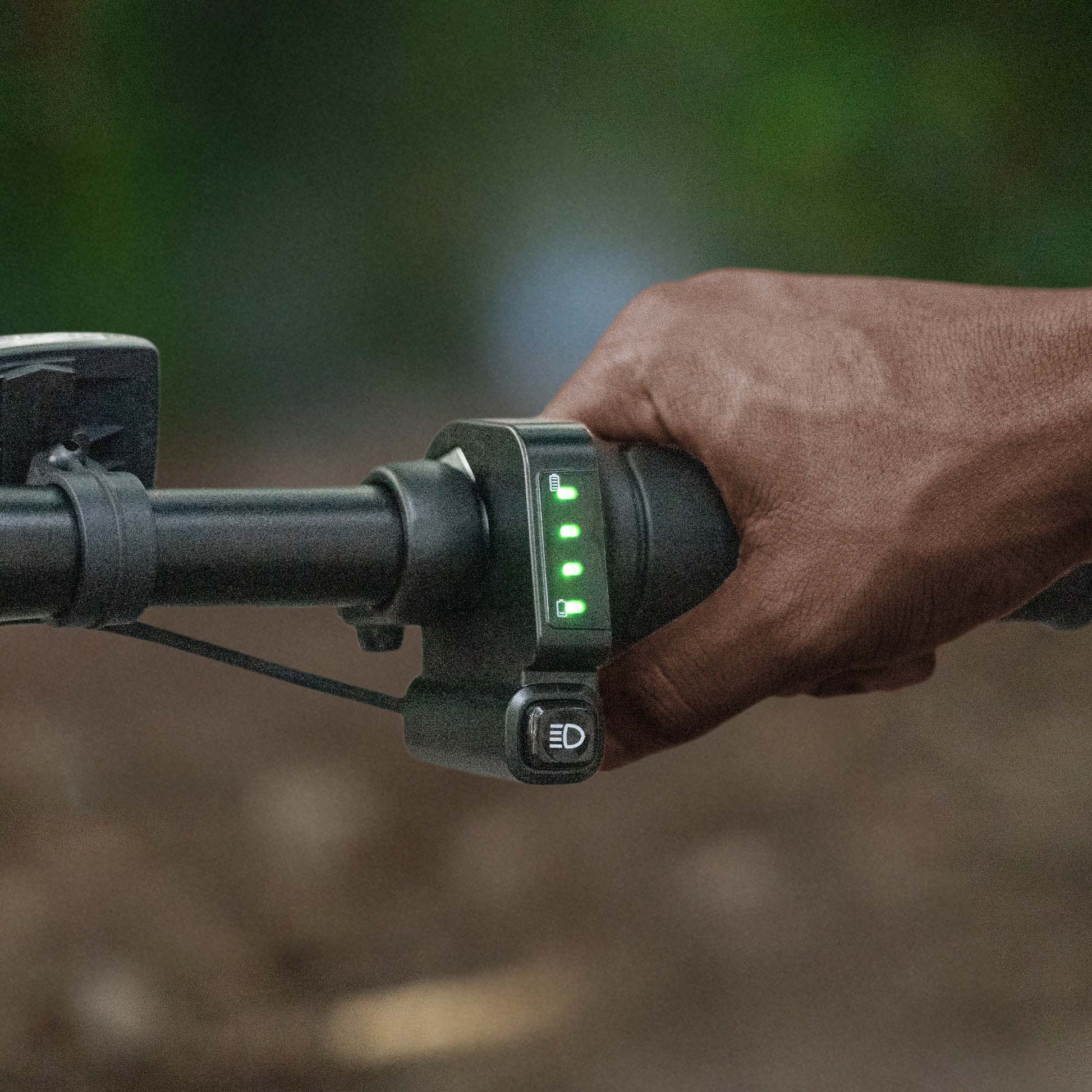 close up of handlebar and battery indicator lights