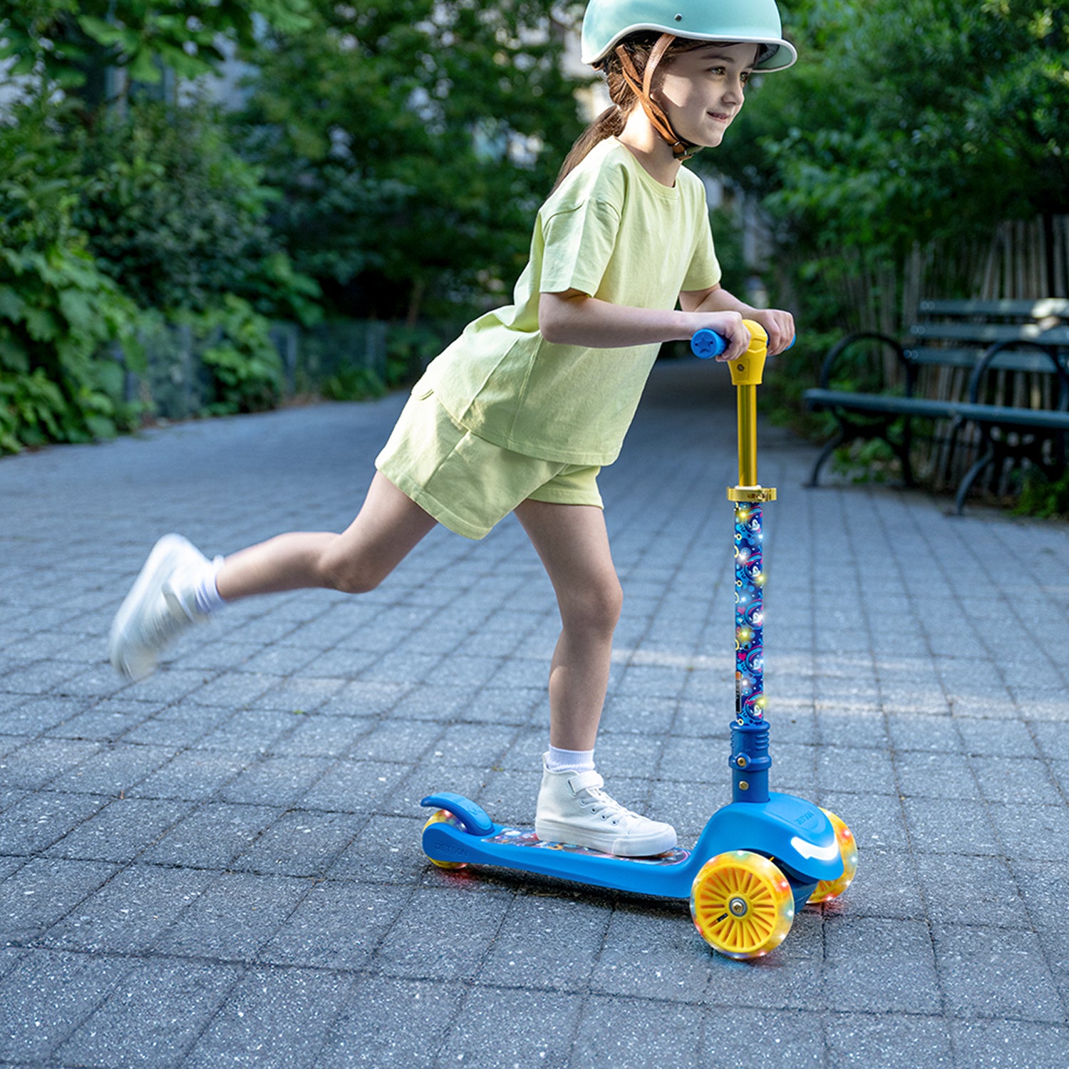 Sonic Lights & Sounds Kick Scooter