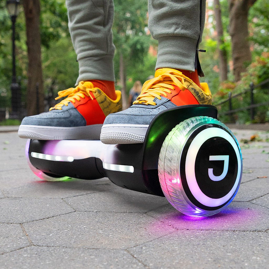 Hali hoverboard in black angled to the right